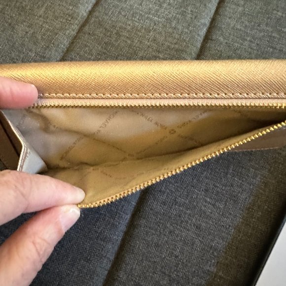 Michael Kors Slim Jet Set Flap Travel Wallet - Picture 7 of 7